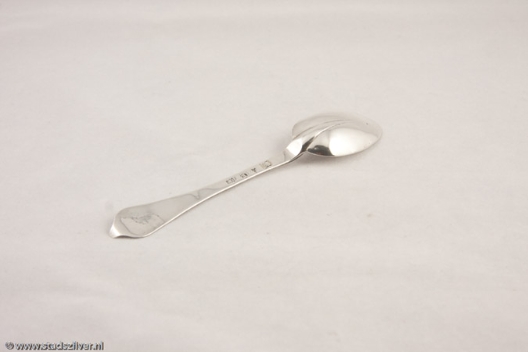 Achterzijde van het lepeltje|Rear side of the spoon