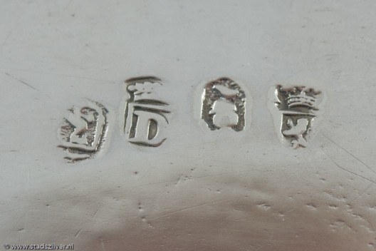 jaarletter en gehalte keur (Hollandse leeuw)|date letter and purity mark (Dutch lion)