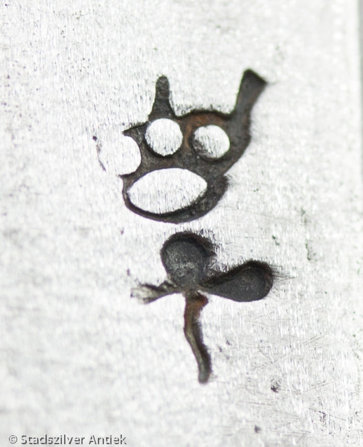 Meesterteken op ijzeren lemmet|Maker's mark in iron blade